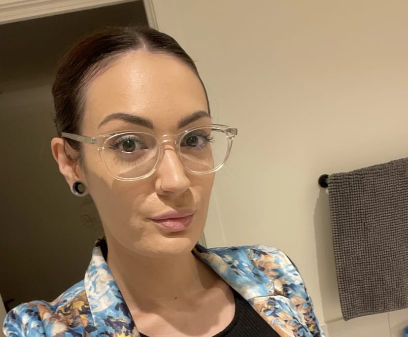 Jess (34), $230, LGBTQIA+, Non-smoker, No pets, and No children