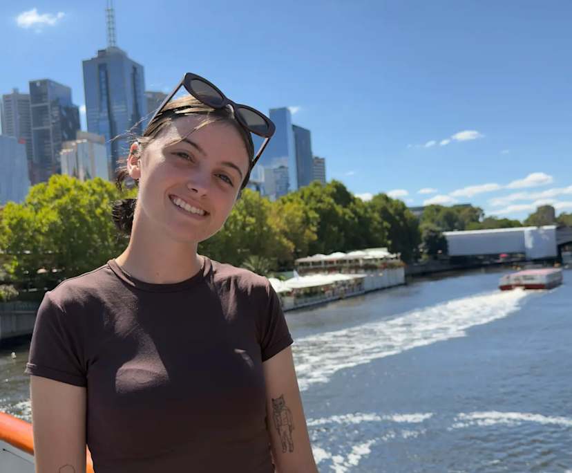 Mykaela (20), $300, Non-smoker, Have pets, and No children