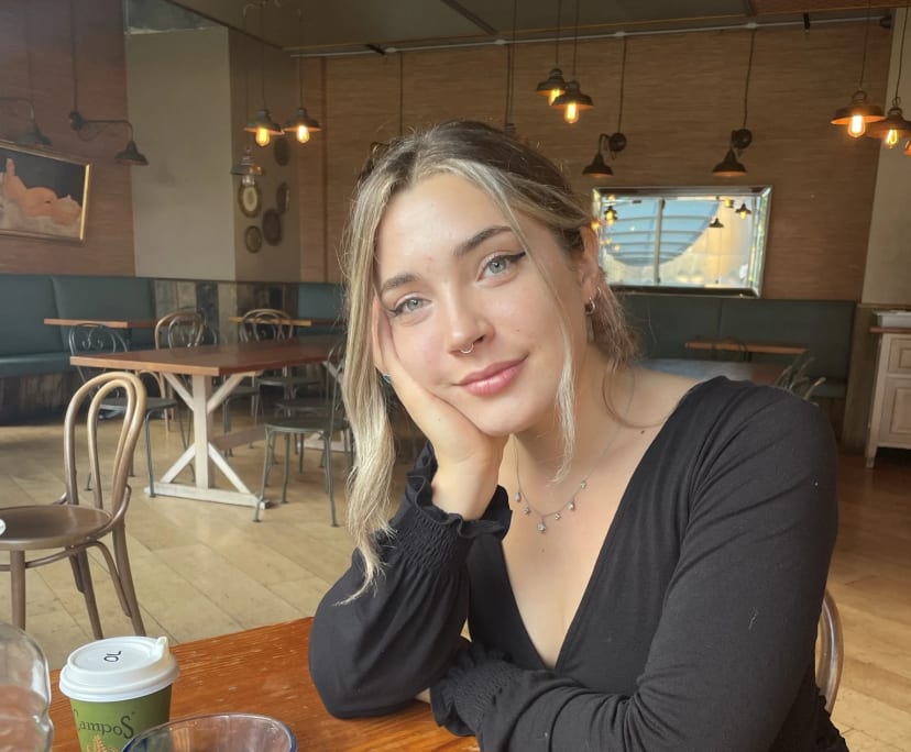 Louisa (25), $350, Non-smoker, No pets, and No children