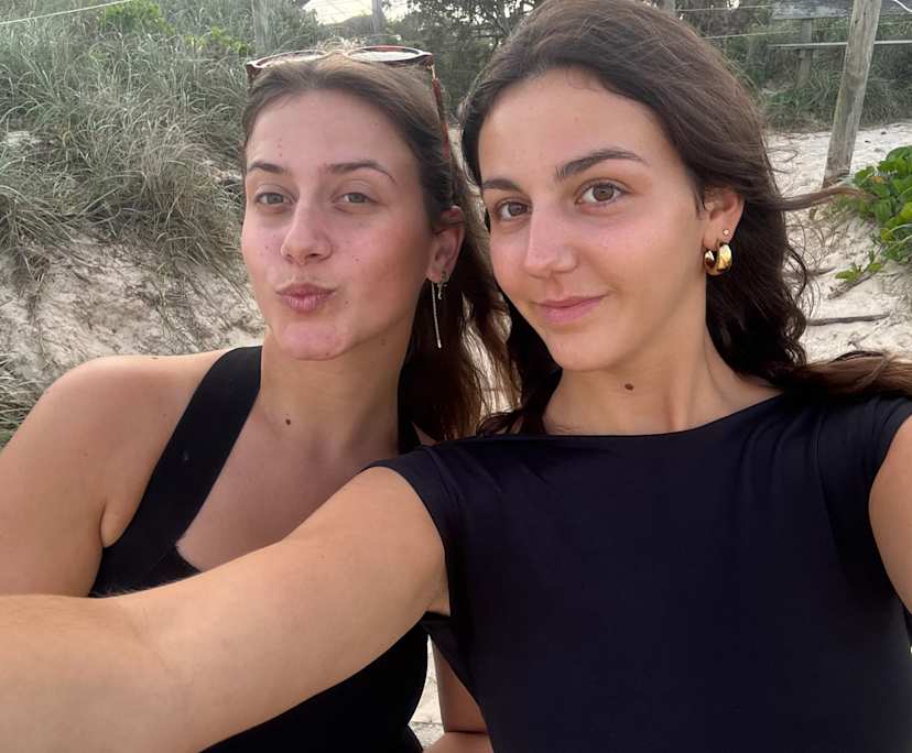 Tess (20) and zoé (21), $400, Non-smoker, No pets, and No children