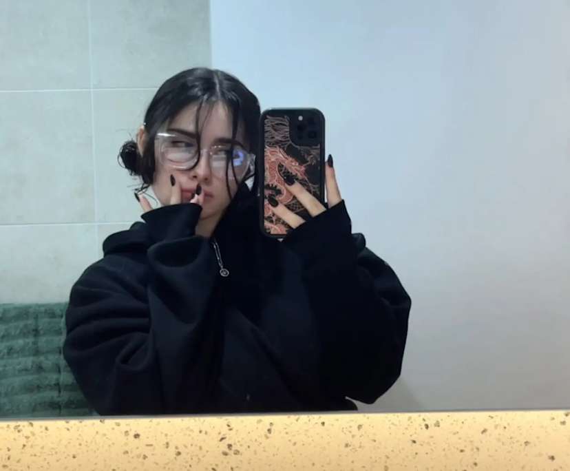 Sophie (21), $450, No pets, Non-smoker, and No children