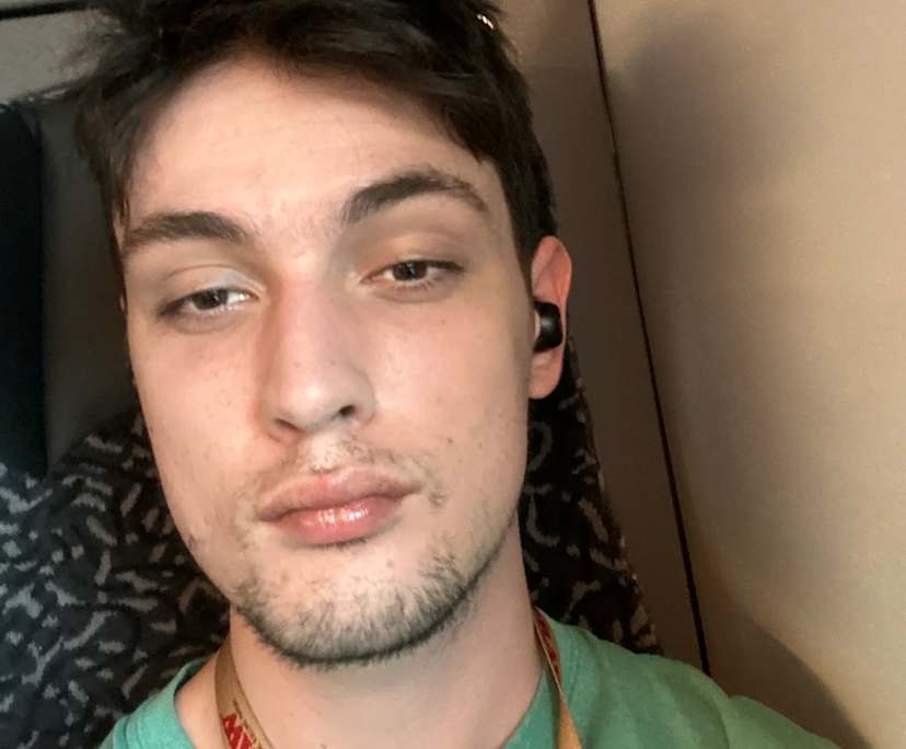 Elijah (21), $500, Non-smoker, No pets, and No children