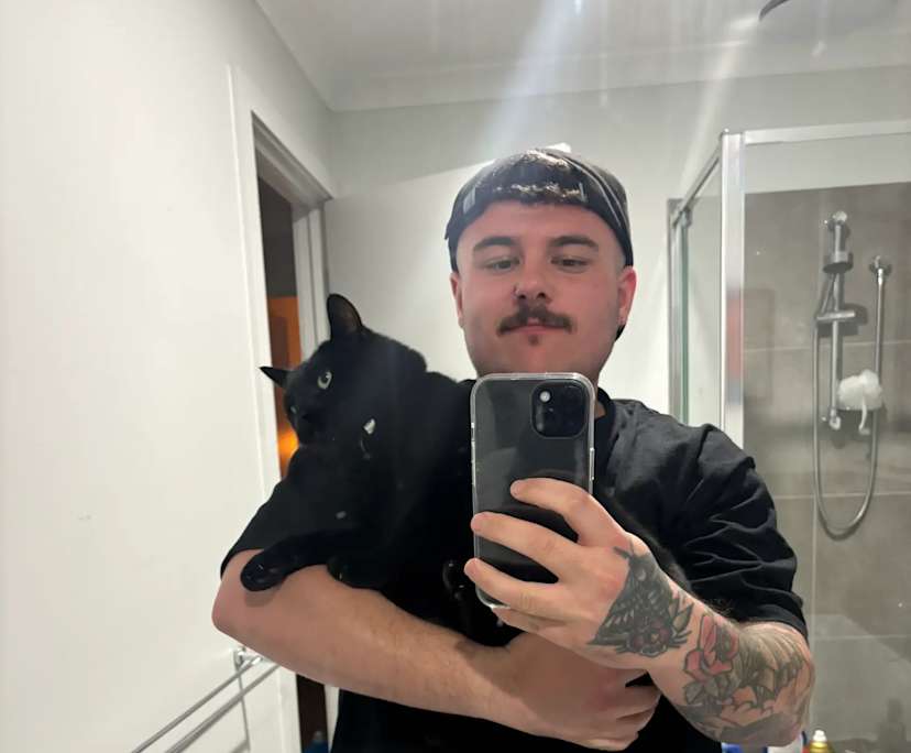 Carter (27), $400, LGBTQIA+, Non-smoker, Have pets, and No children