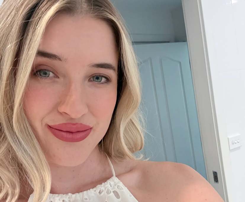 Anna (26), $400, Non-smoker, No pets, and No children