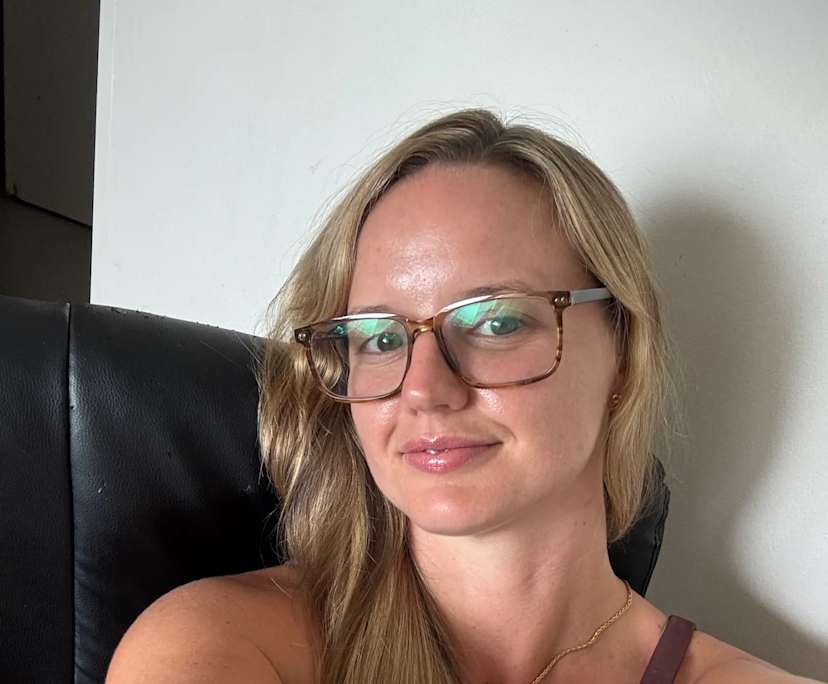 Stephanie (32), $500, No pets, Non-smoker, and No children