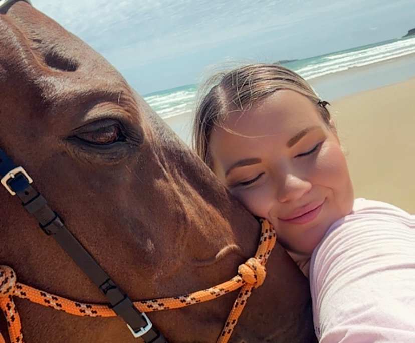 Ashleigh (33), $300, Have children, Non-smoker, and No pets