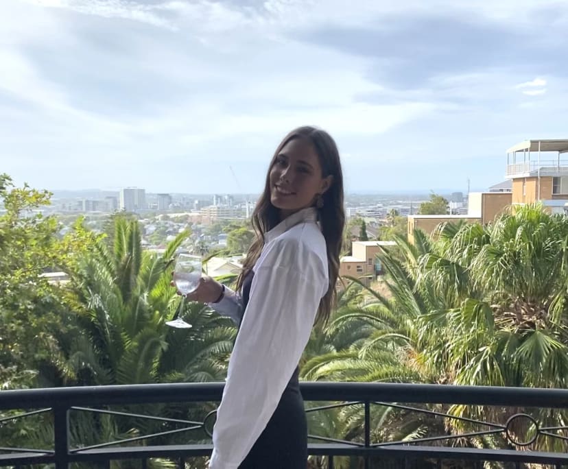 Chloe (29), $350, Non-smoker, No pets, and No children