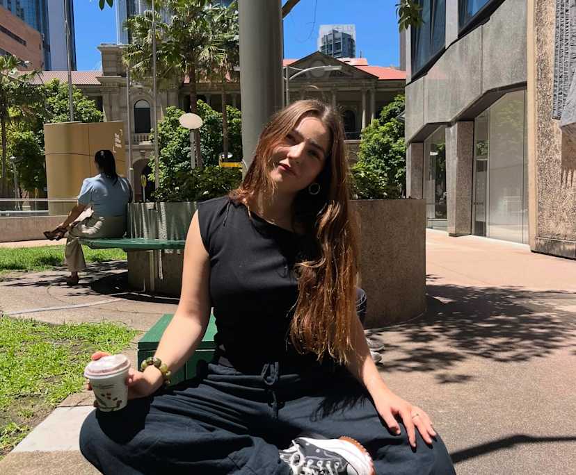 Chiara (22), $400, Non-smoker, No pets, and No children