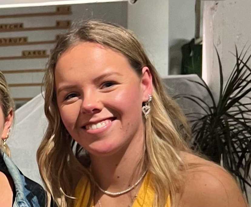 Kate (22), $300, Non-smoker, No pets, and No children