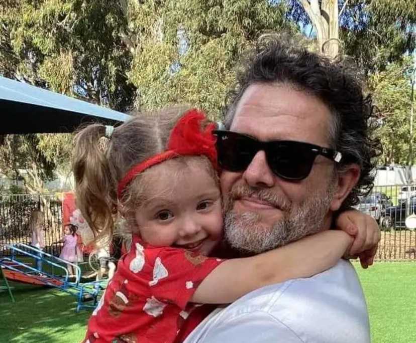 Michael (44), $550, Non-smoker, Have children, and No pets