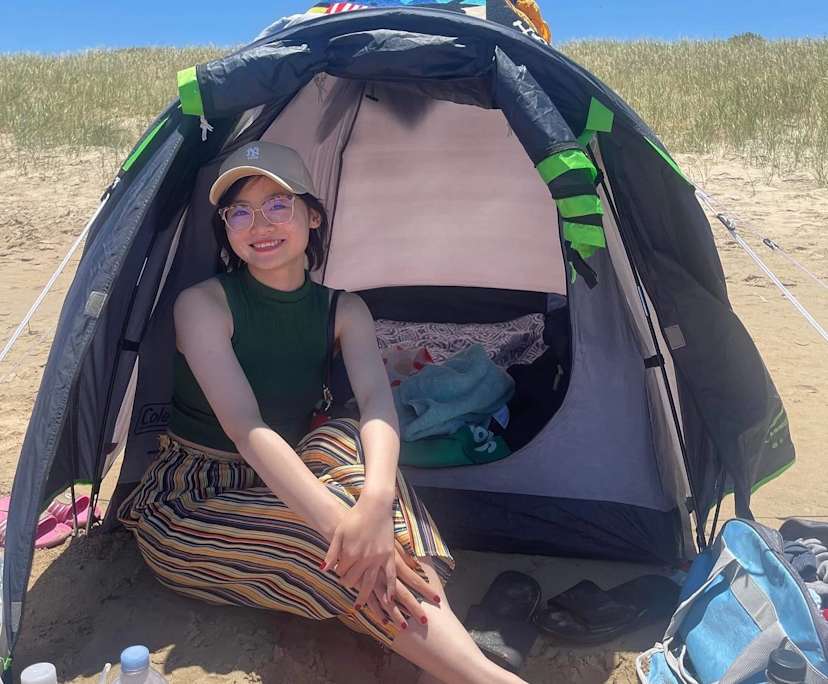 Kim (25), $300, Non-smoker, No pets, and No children