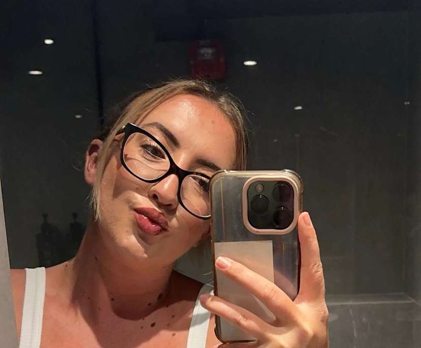 Katie (28), $300, Non-smoker, No pets, and No children