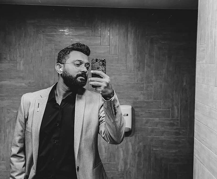 Dhaval (29), $330, Non-smoker, No pets, and No children