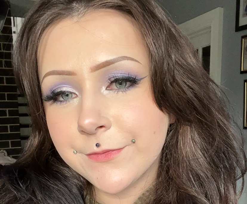 Moss (22), $380, LGBTQIA+, Non-smoker, Have pets, and No children