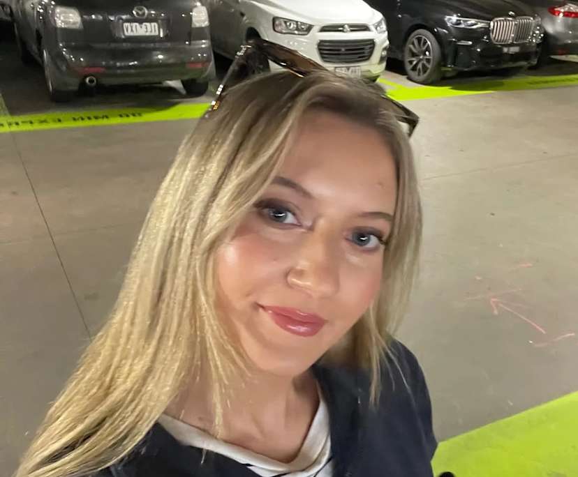 Jasmine (26), $250, Non-smoker, No pets, and No children