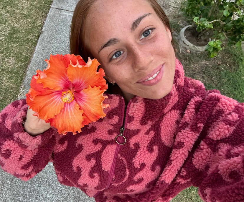 Neve pearce (19), $300, Non-smoker, Have pets, and No children