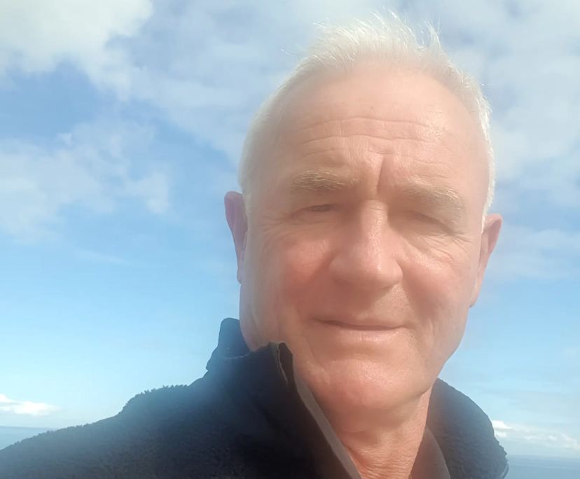 Peter (60), $400, Non-smoker, Have children, and No pets