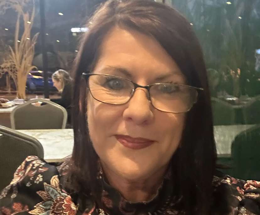 Carina (55), $300, Have pets, Non-smoker, and No children