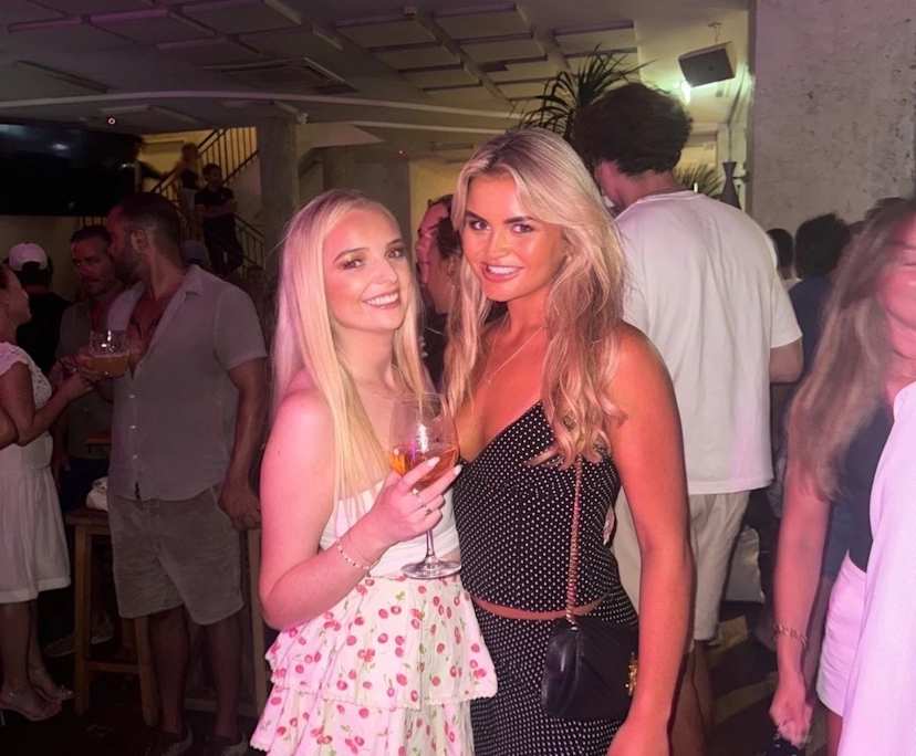 Mia (25) and Alicia (24), $500, 