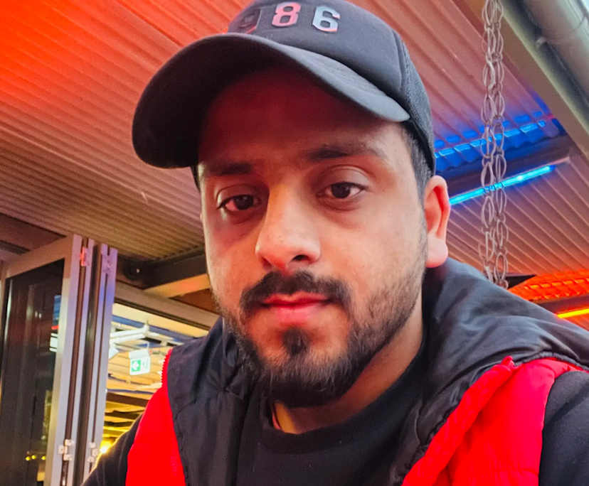 Divanshu (28), $400, 