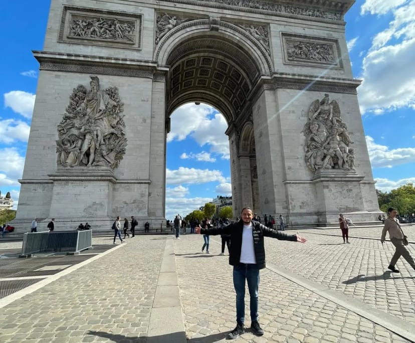 Sylvain (37), $300, Non-smoker, No pets, and No children