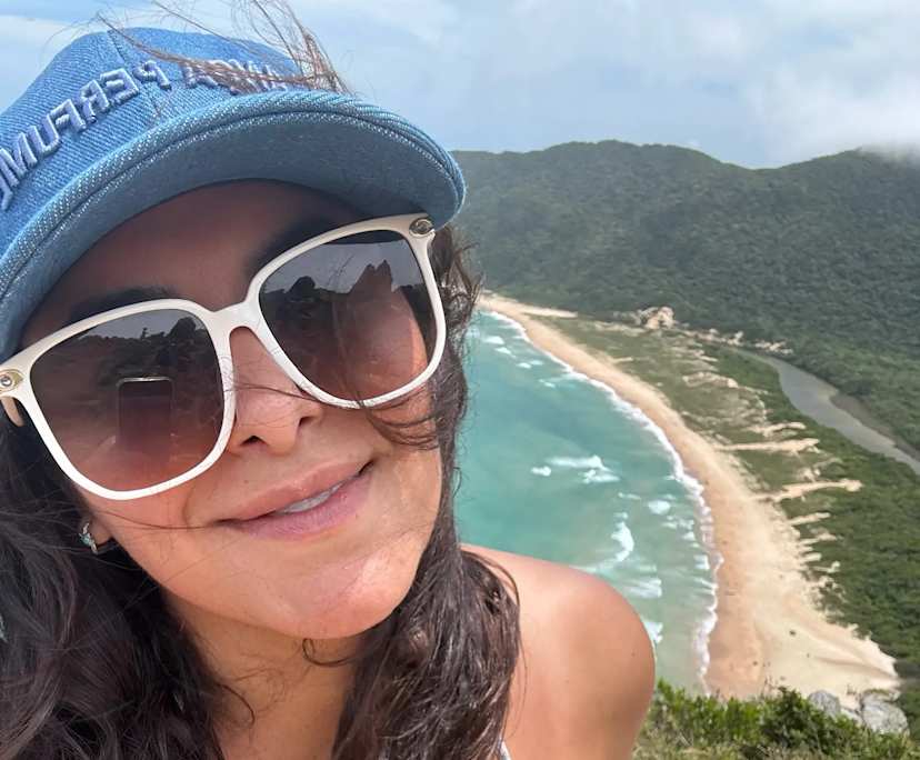 Andressa (38), $450, Non-smoker, No pets, and No children