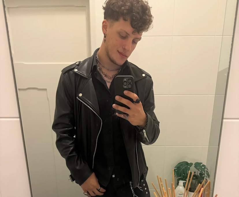 Adam (20), $300, Smoker, No pets, and No children