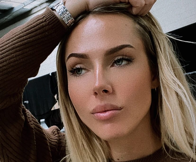 Chloe (26), $450, Non-smoker, No pets, and No children