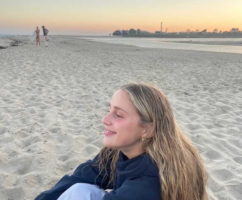 Isabella (24), $300, Non-smoker, No pets, and No children