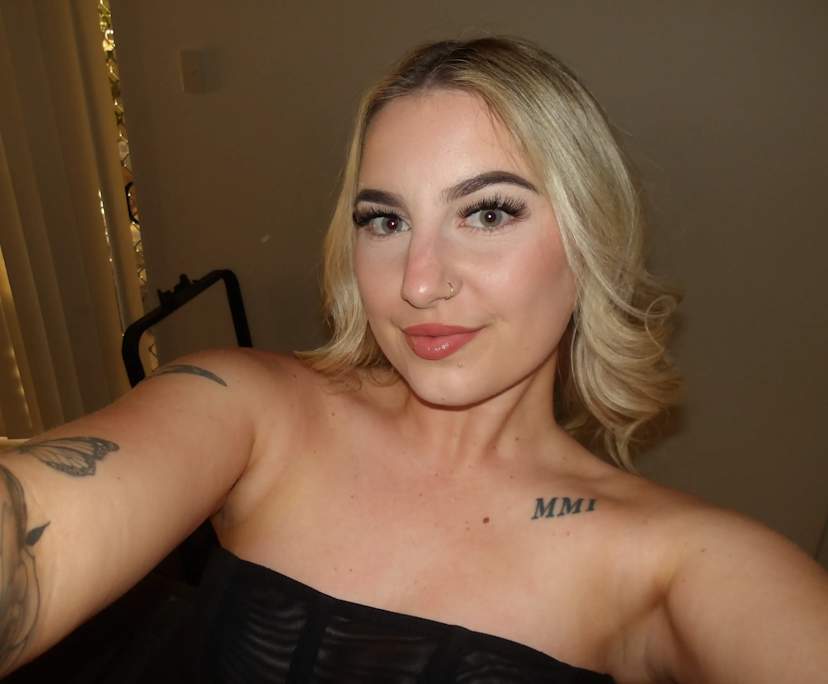 Rose (24), $400, Non-smoker, Have pets, and No children