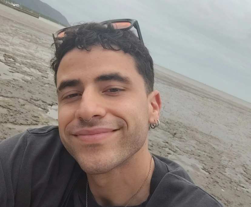 Jose Miguel (24), $320, Non-smoker, No pets, and No children