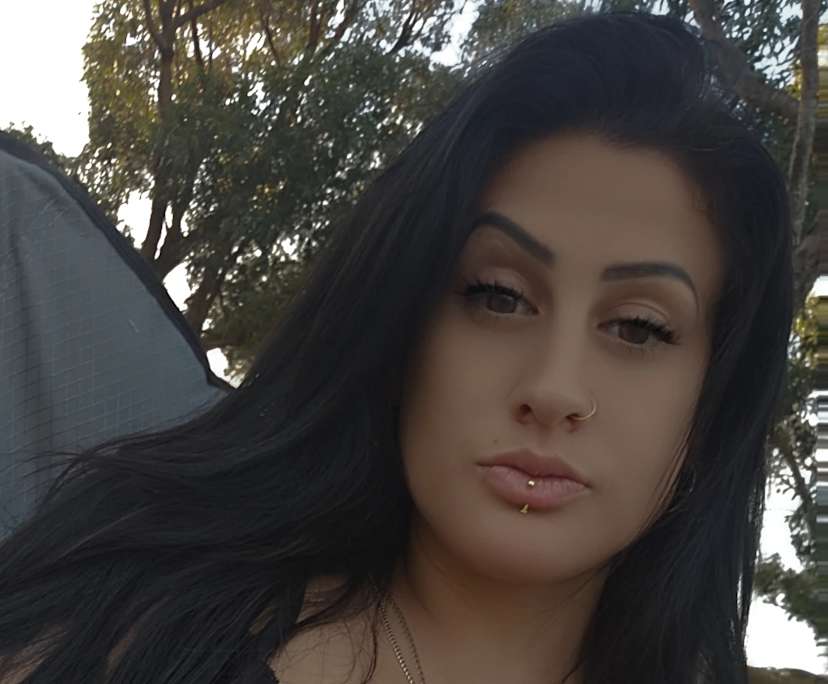 Michaela (33), $350, Non-smoker, Have pets, and No children