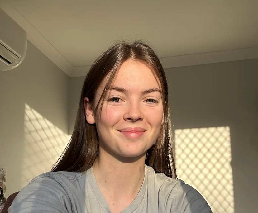 Anneliese (21), $280, No pets, Non-smoker, and No children