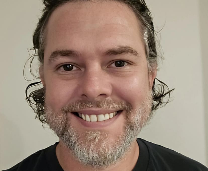 Michael Cornish (42), $350, Have children, Non-smoker, and No pets