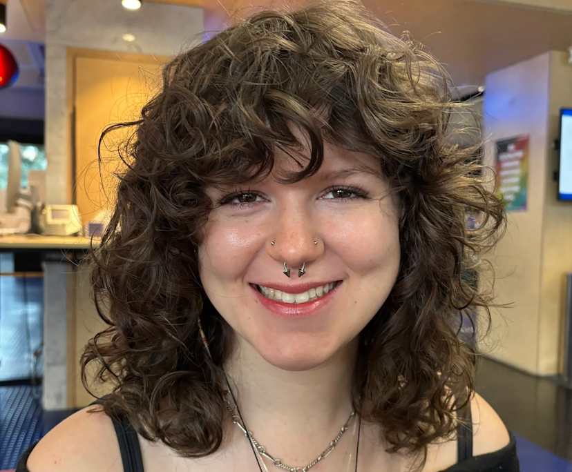 Violet (19), $300, LGBTQIA+, Non-smoker, No pets, and No children