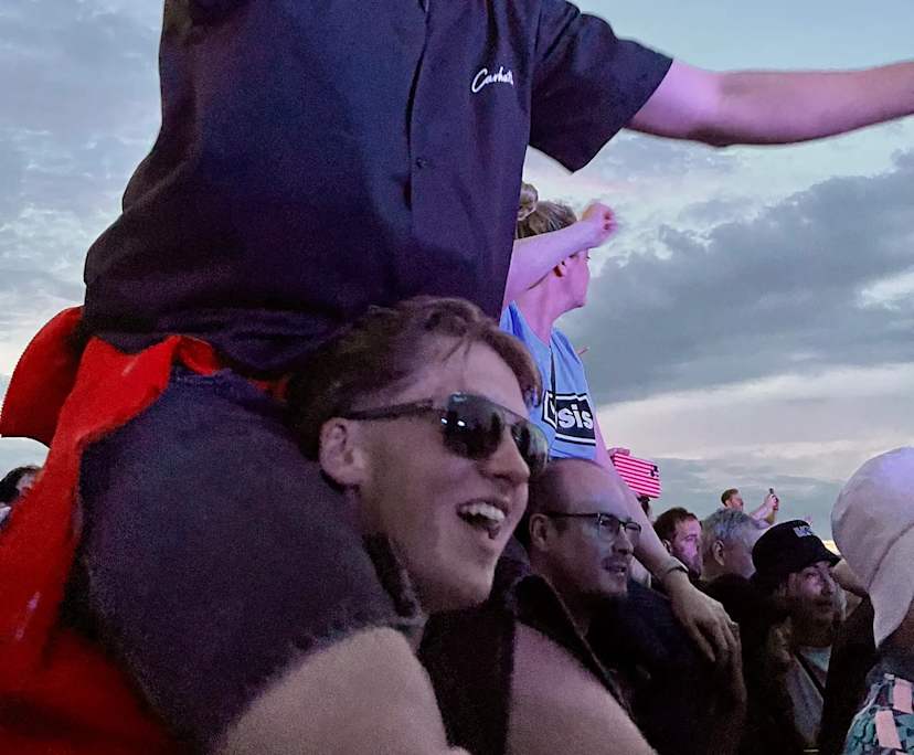 Rory (20), $500, Non-smoker, No pets, and No children