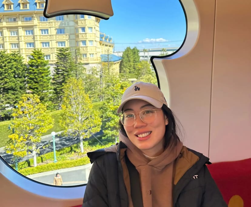 Angela (25), $250, No pets, No children, and Non-smoker