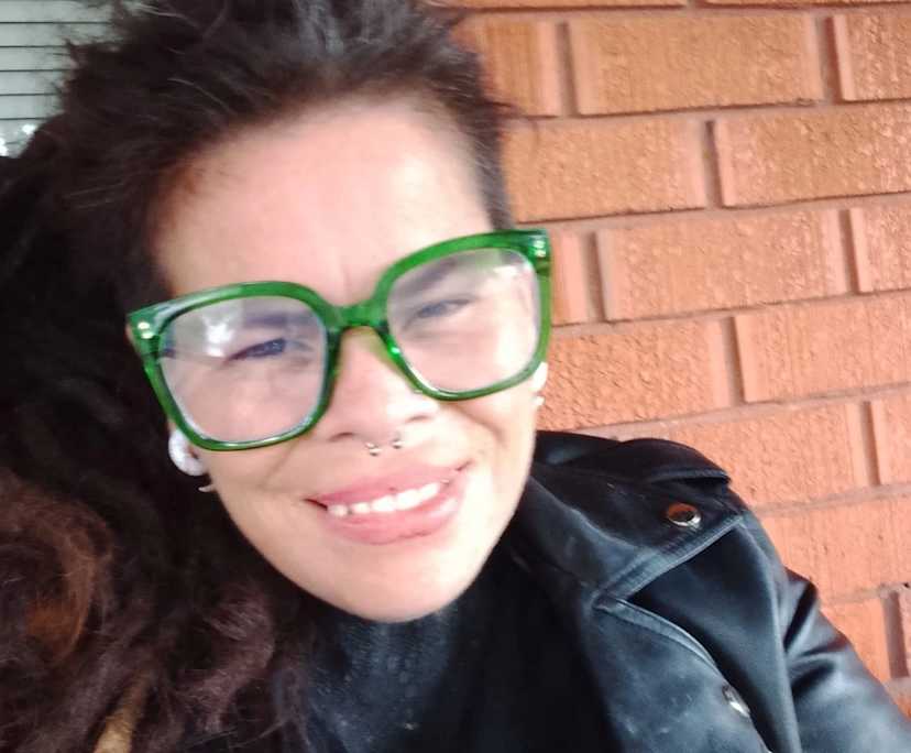 Elizabeth (43), $350, Smoker, No pets, and No children