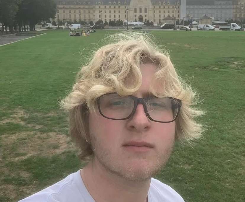 Elliot Fox-Adams (24), $300, Smoker, No pets, and No children