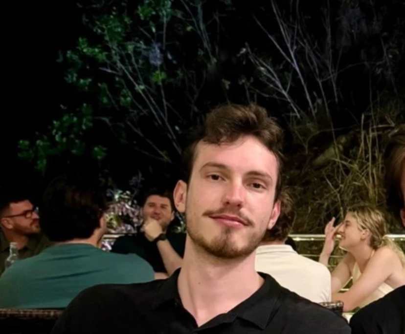 Lewis (25), $425, Non-smoker, No pets, and No children