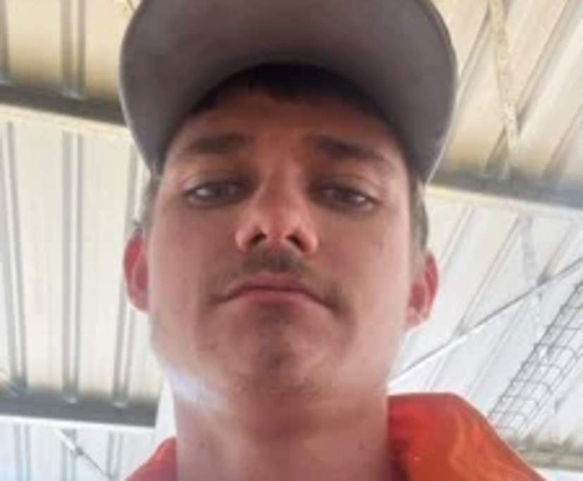 Zac (21), $300, Smoker, No pets, and No children