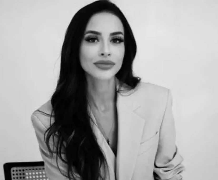 Alessandra (32), $650, LGBTQIA+, Non-smoker, Have pets, and No children