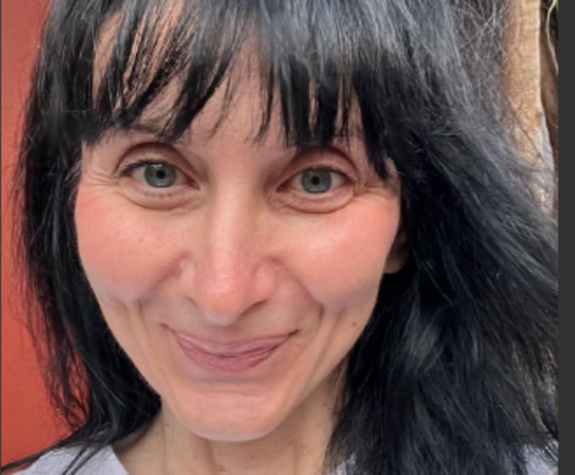 Eleni (53), $350, Non-smoker, No pets, and No children