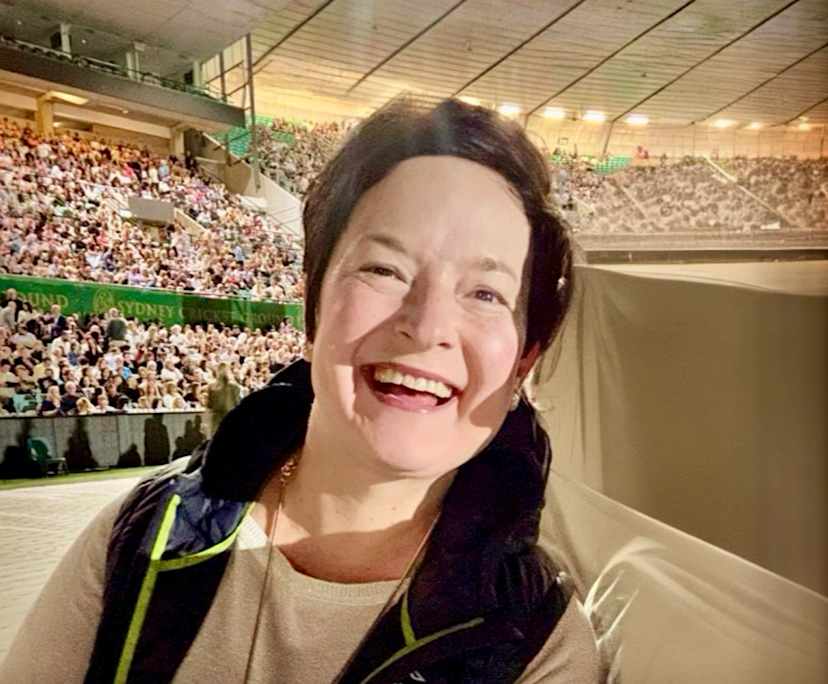 Lisa (48), $400, Non-smoker, Have pets, and No children