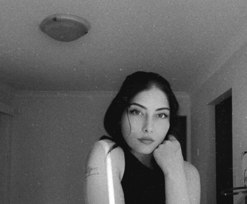 Aleksandra (24), $400, Have pets, Smoker, No children, and LGBTQIA+