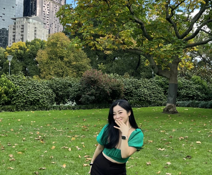 Hailey (25), $350, Non-smoker, Have pets, and No children