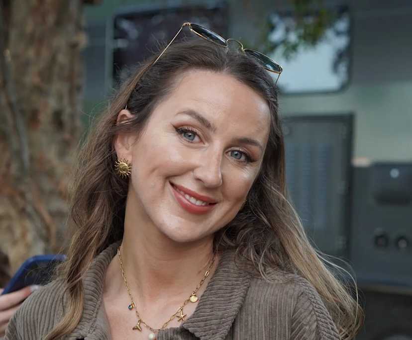 Lara (31), $450, Non-smoker, No pets, and No children