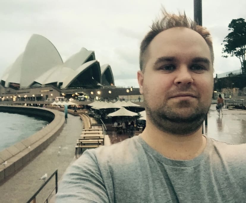 Chris (38), $340, No pets, Non-smoker, and No children