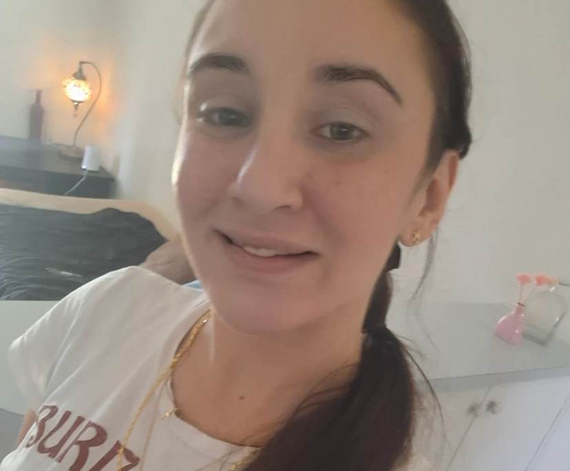 Laura Neale (30), $400, 