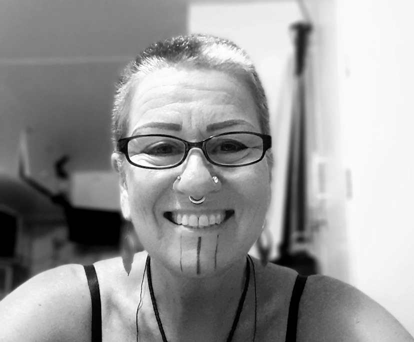 Loriann (60), $300, Non-smoker, Have pets, and No children